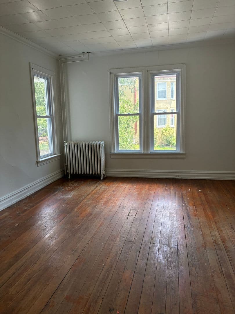 York Apartment: 442 Lincoln St.
