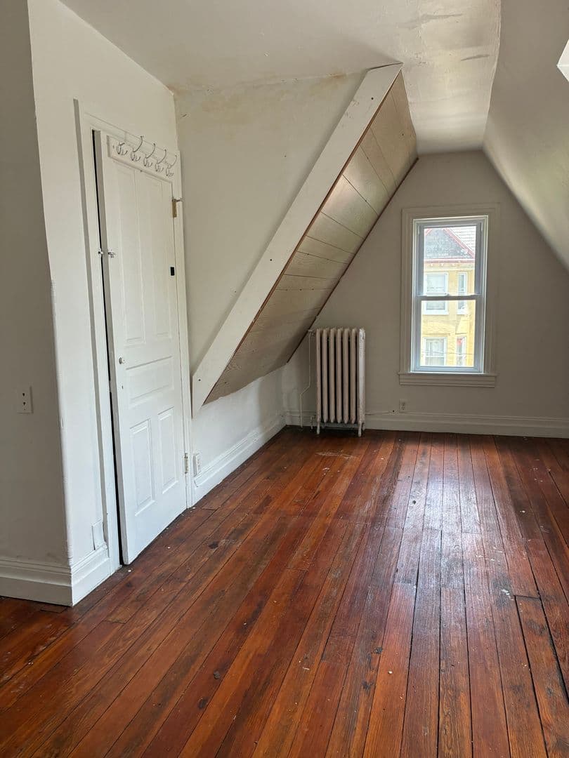 York Apartment: 442 Lincoln St.