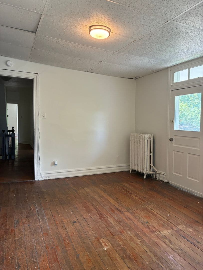 York Apartment: 442 Lincoln St.