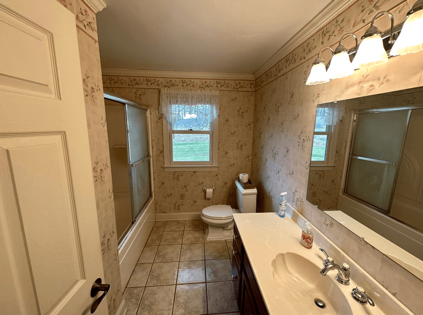 Hanover House: 1448 Abbottstown Pike