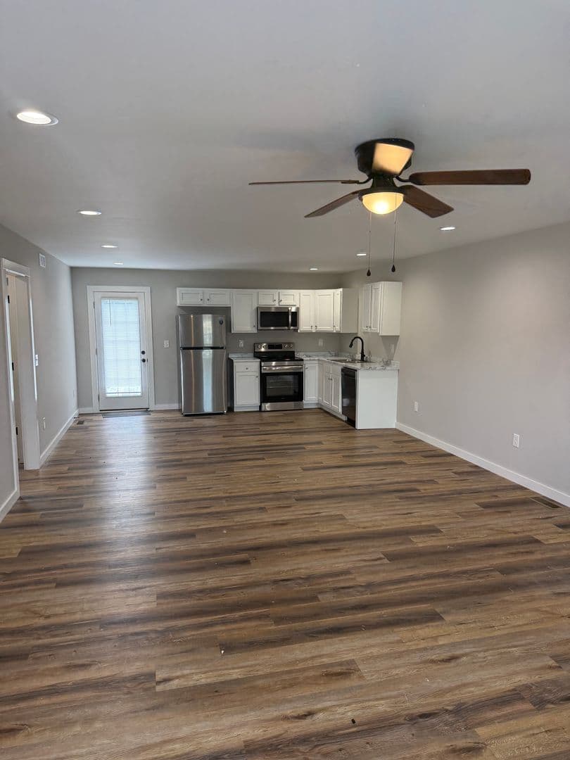Russellville Apartment: 102 Deacon Lane