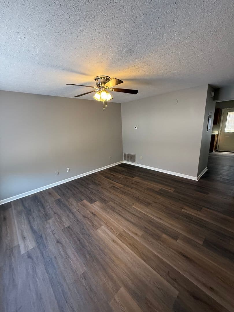 Bowling Green Apartment: 2050 Clover Court