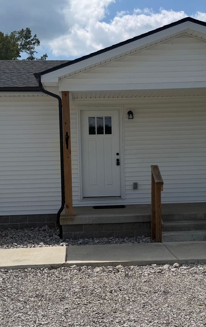 Russellville Apartment: 102 Deacon Lane
