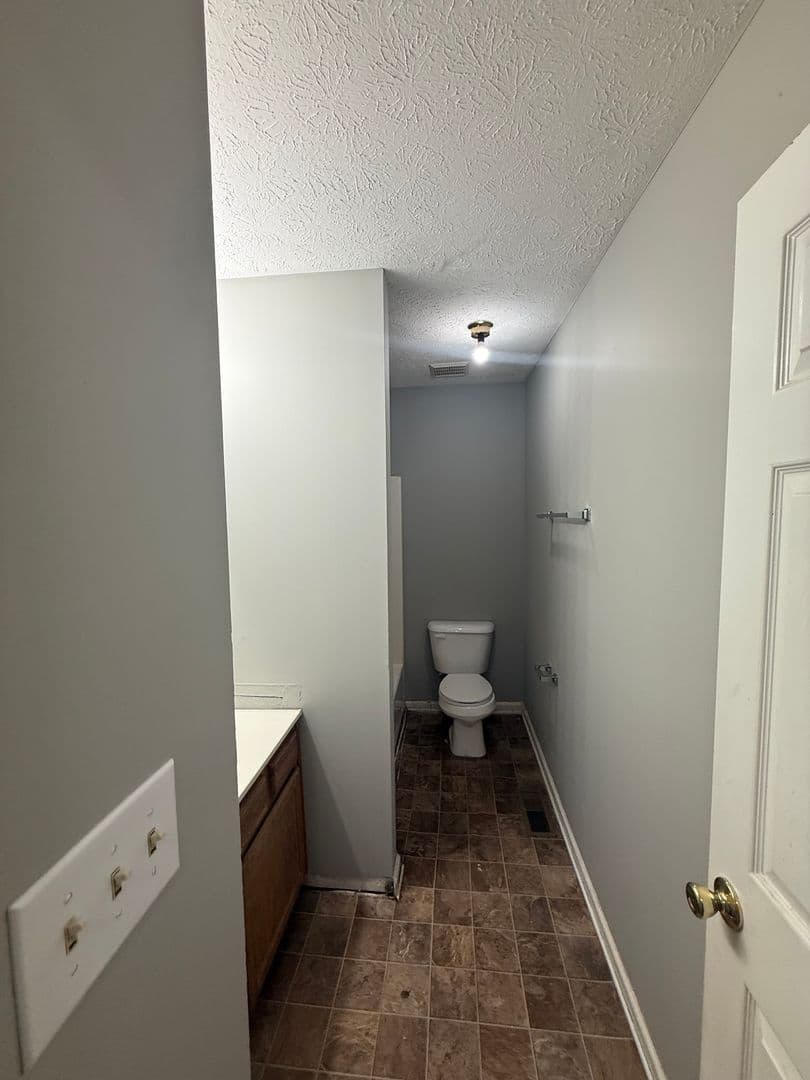 Bowling Green Apartment: 2050 Clover Court