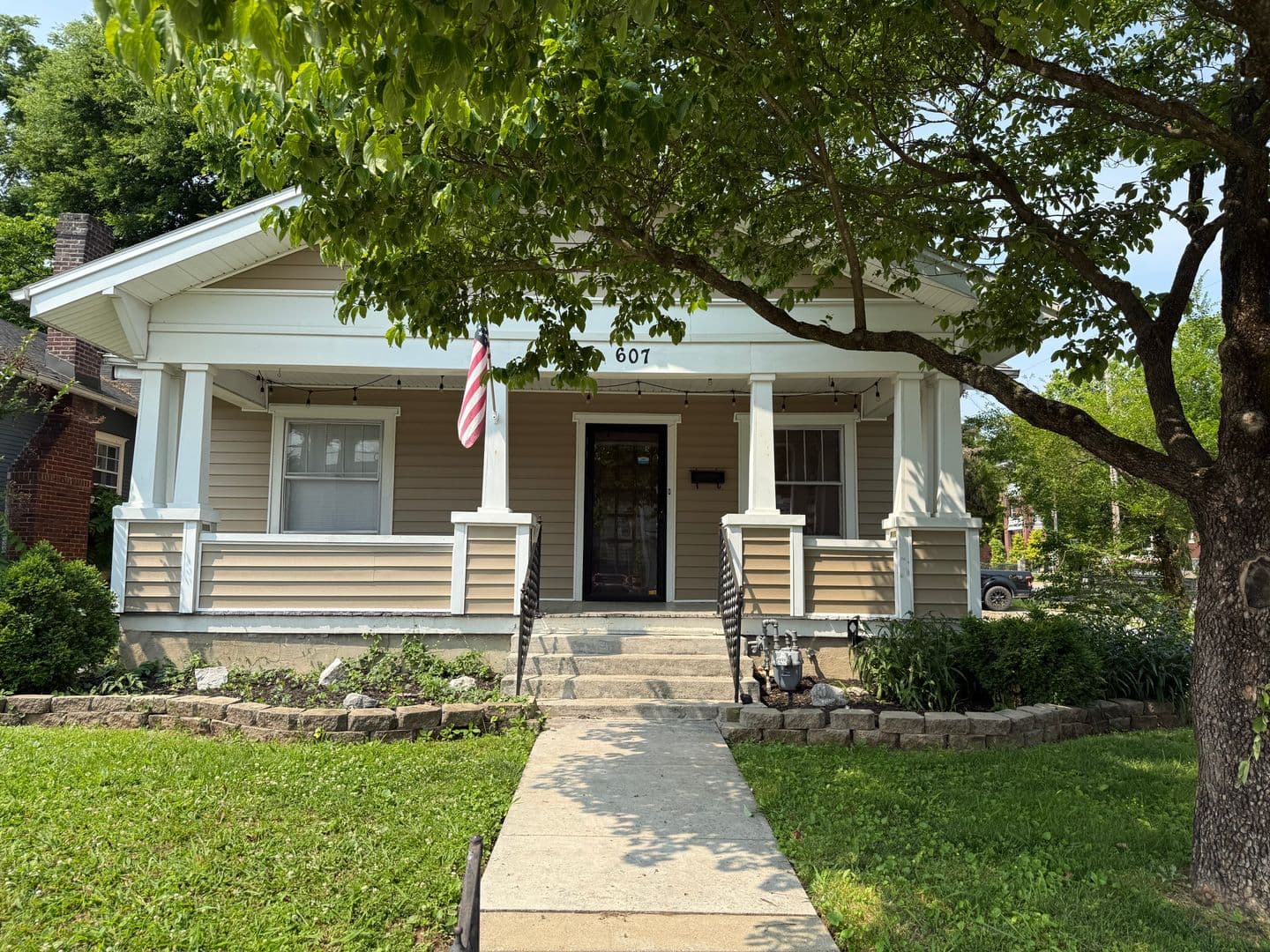 Bowling Green House: 607 E 11th St