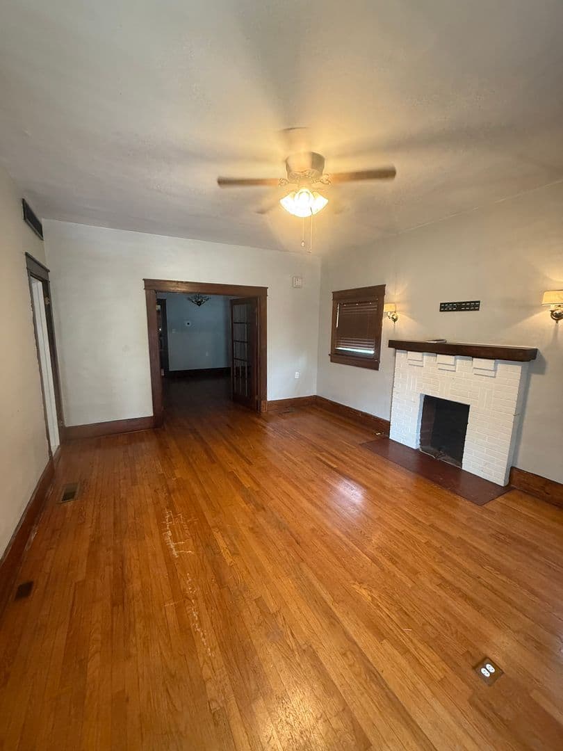 Bowling Green House: 607 E 11th St