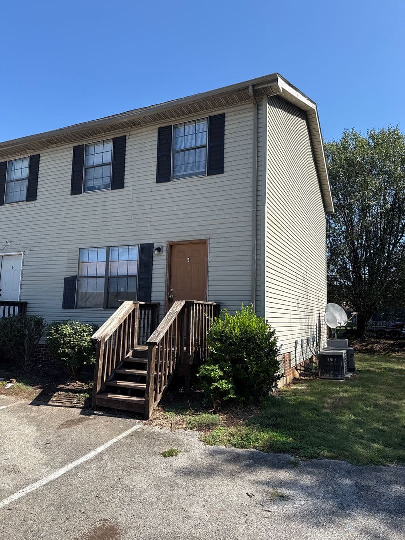 Bowling Green Apartment: 2050 Clover Court