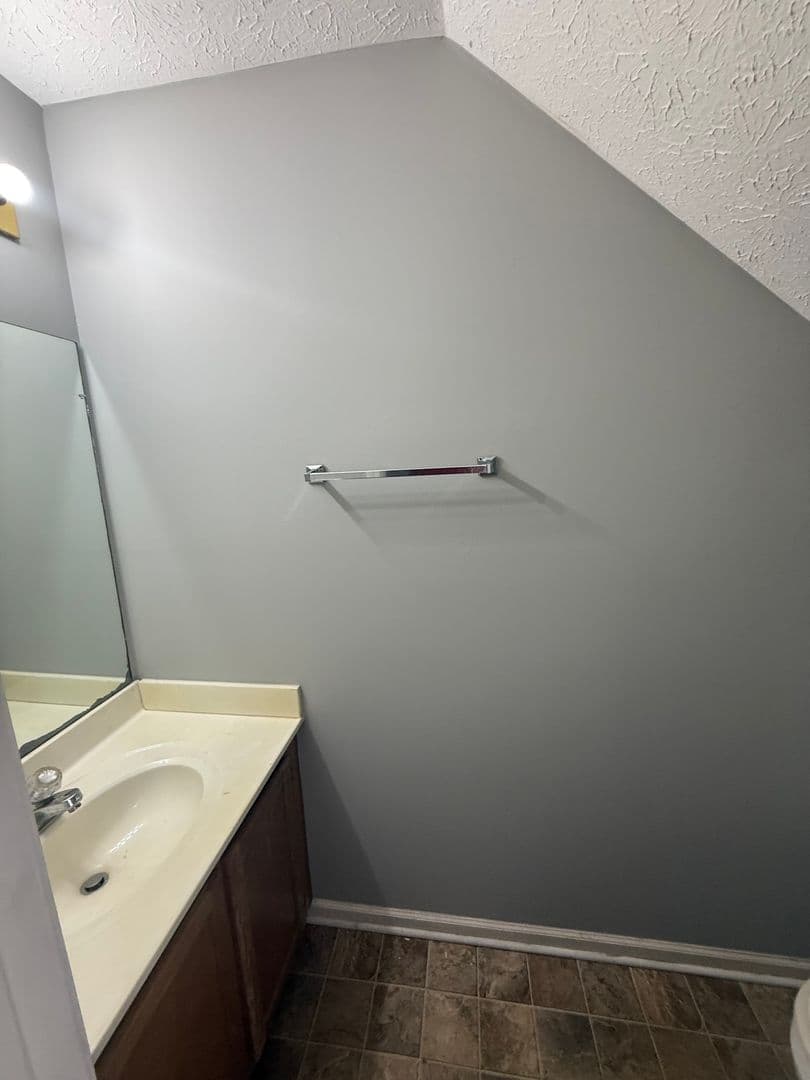 Bowling Green Apartment: 2050 Clover Court