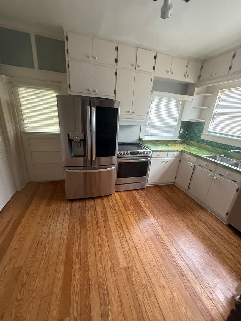 Bowling Green House: 607 E 11th St