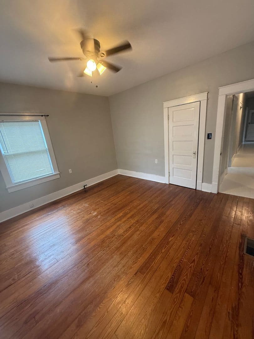 Bowling Green House: 607 E 11th St
