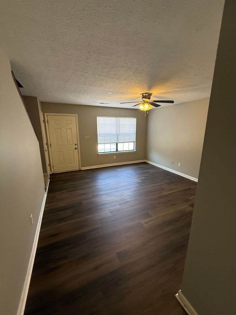 Bowling Green Apartment: 2050 Clover Court