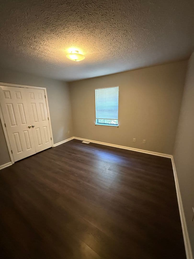 Bowling Green Apartment: 2050 Clover Court
