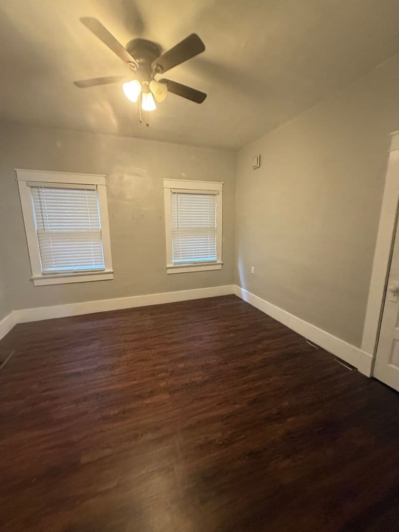 Bowling Green House: 607 E 11th St