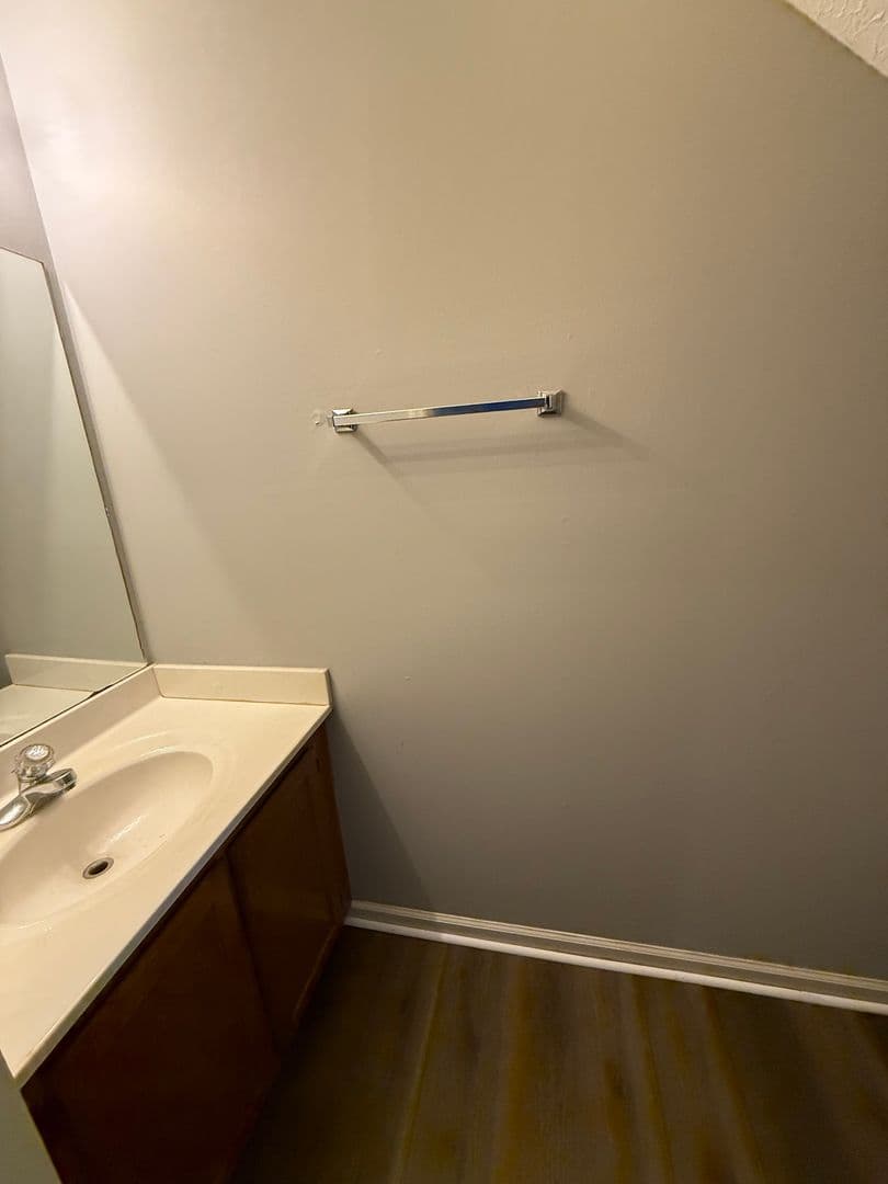 Bowling Green Apartment: 2050 Clover Court