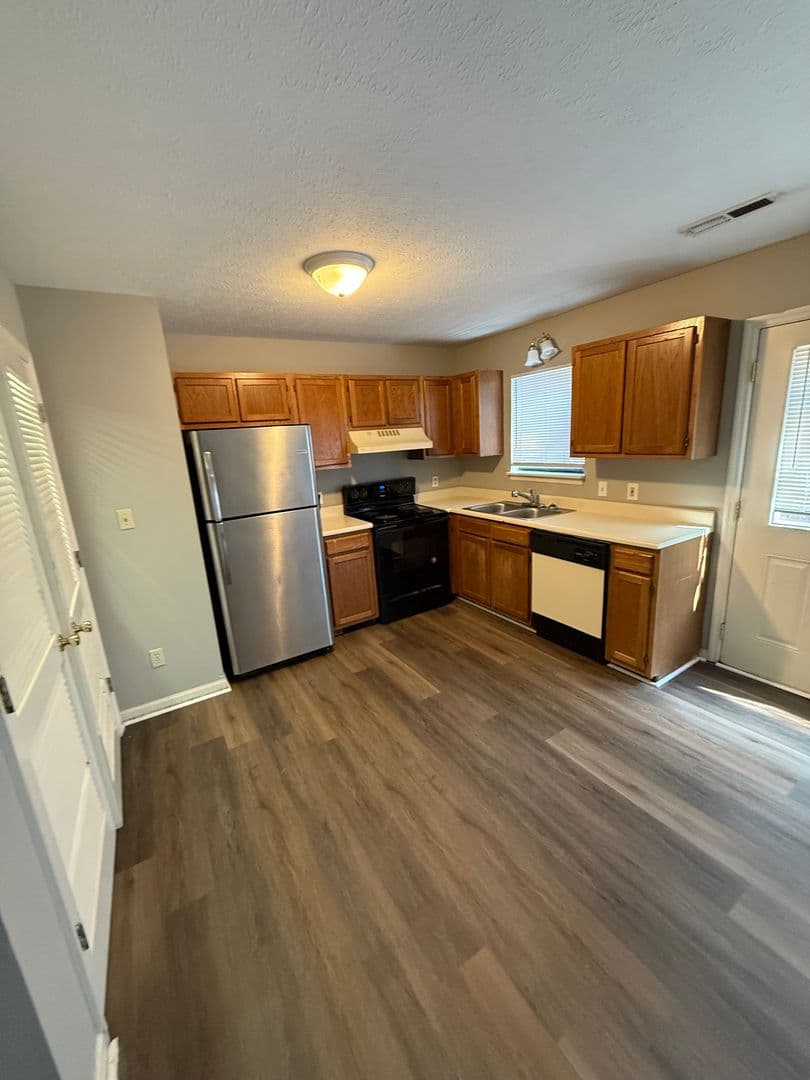 Bowling Green Apartment: 2050 Clover Court