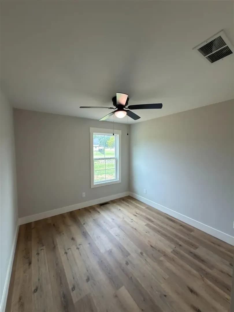 Russellville House: 100 Madeline Ct