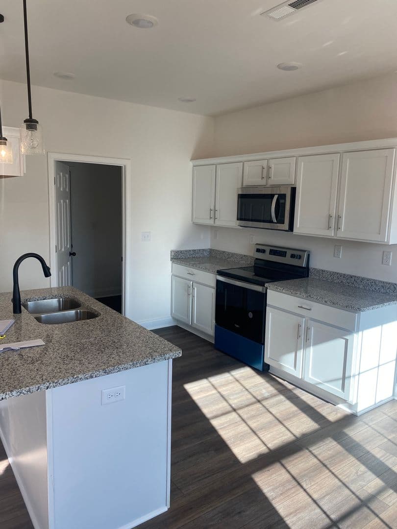 Bowling Green House: 881 McFadin Station Ct