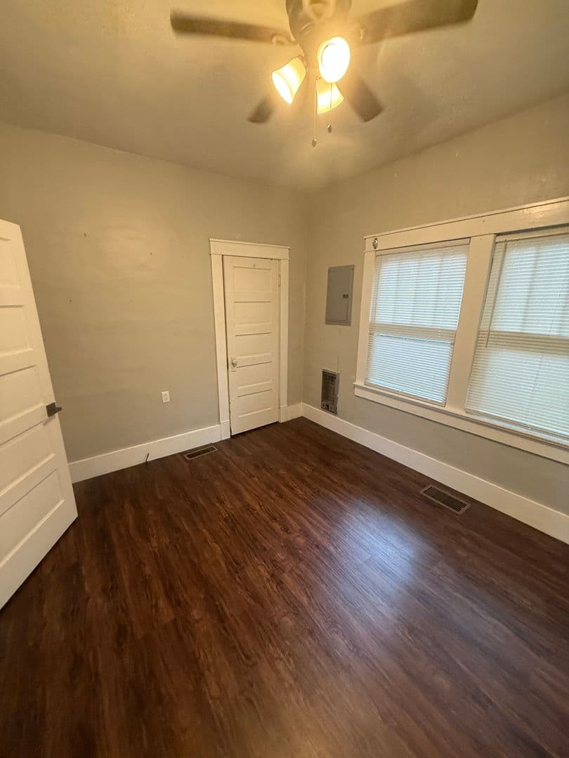 Bowling Green House: 607 E 11th St