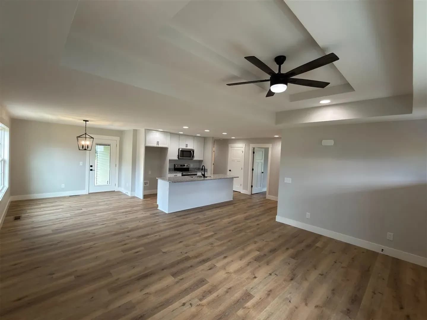 Russellville House: 100 Madeline Ct