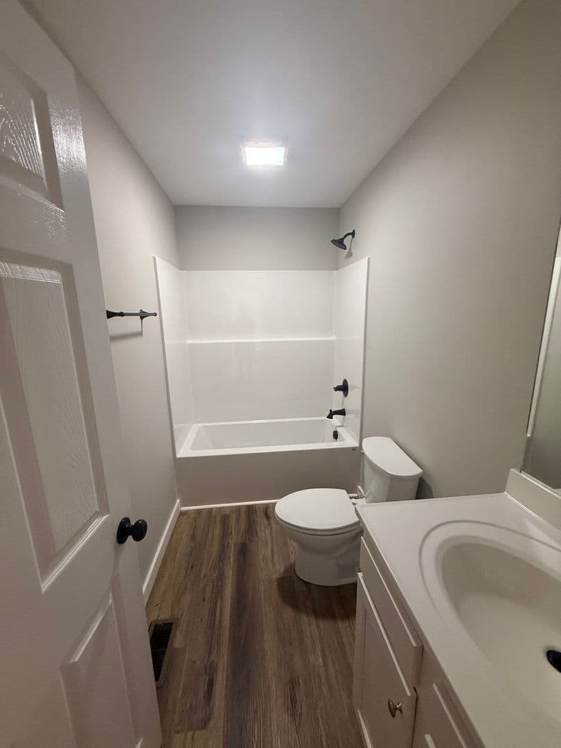 Russellville Apartment: 102 Deacon Lane
