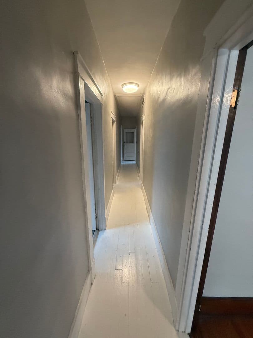 Bowling Green House: 607 E 11th St