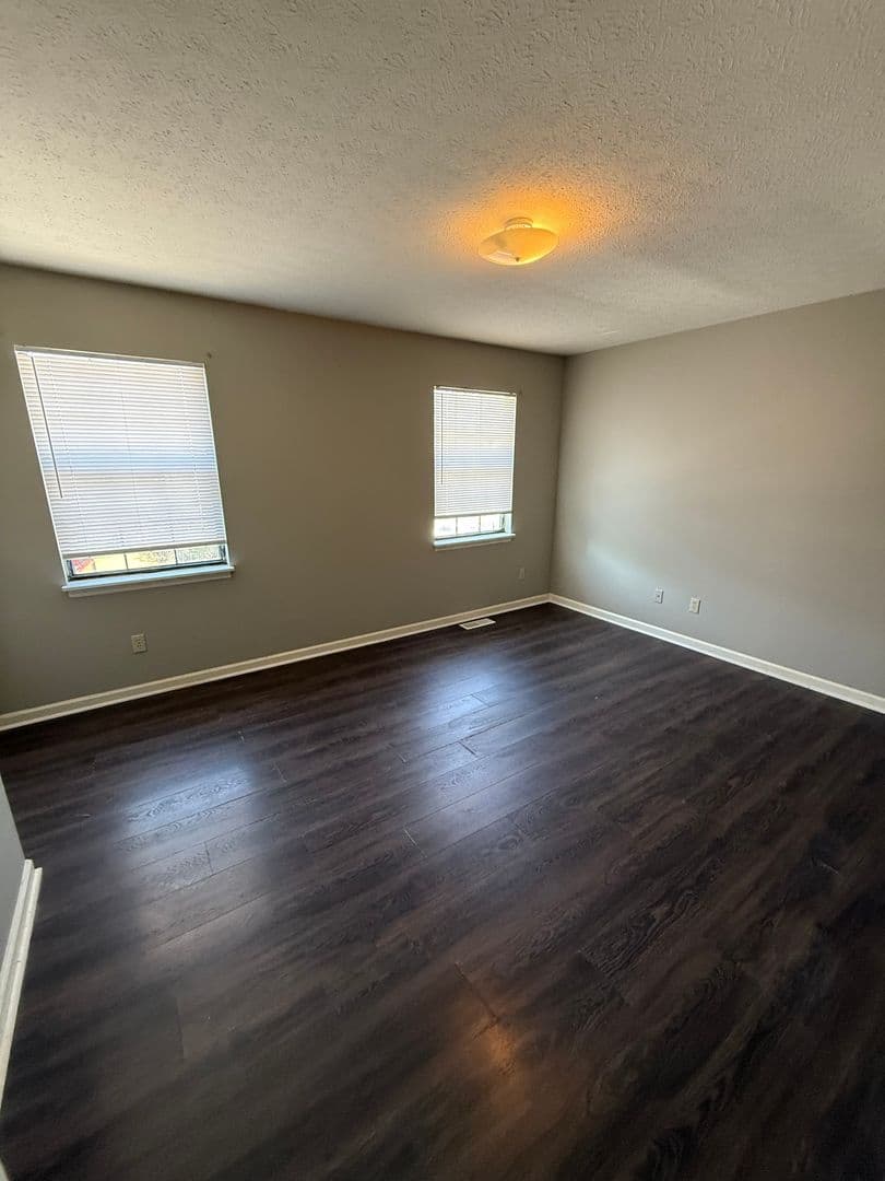 Bowling Green Apartment: 2050 Clover Court