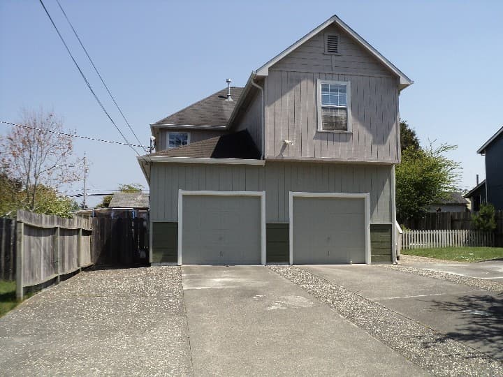 Eureka Apartment: 4665 Crane Street