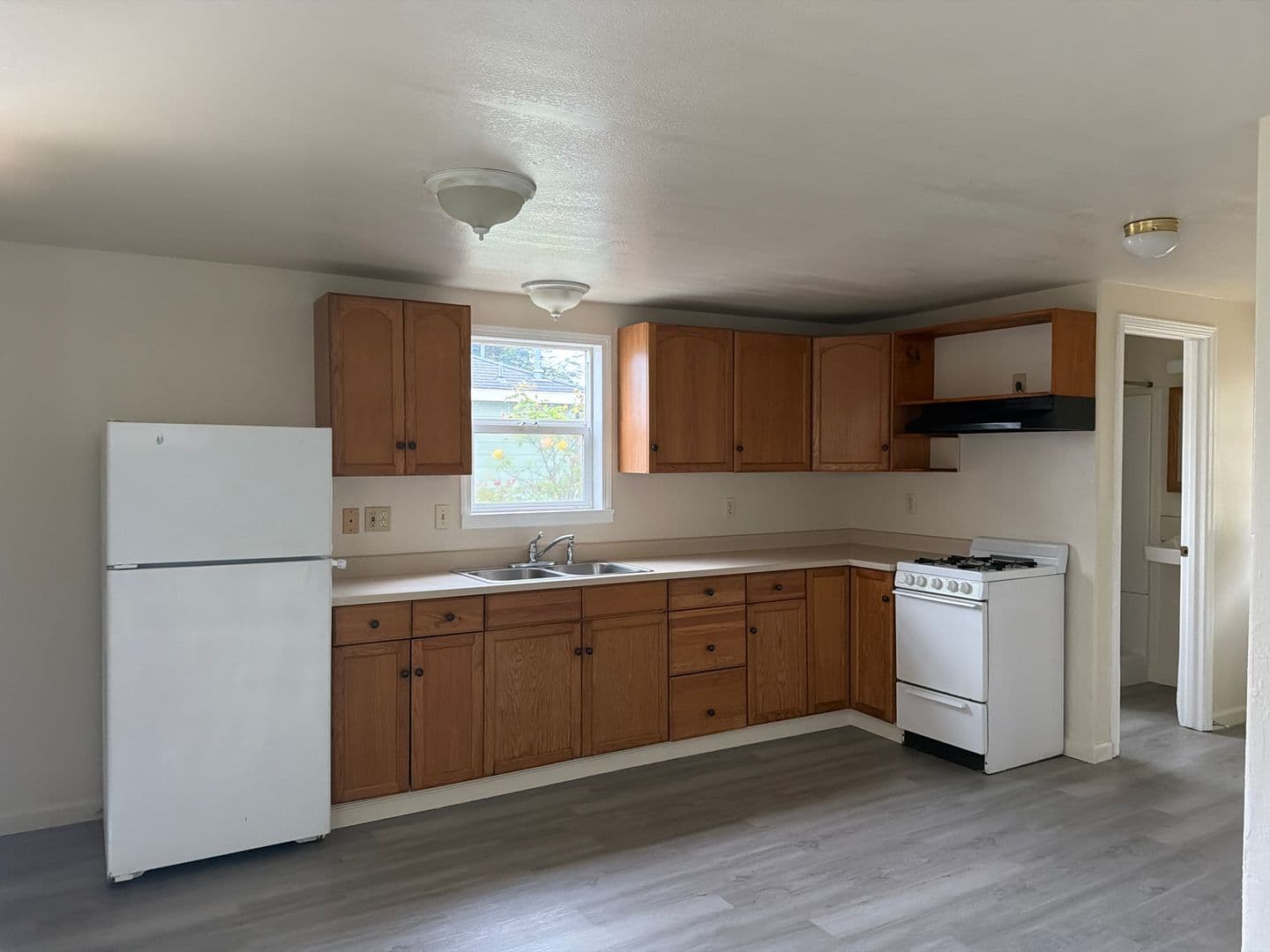 Eureka Apartment: 1321 - 1331  Vernon Street