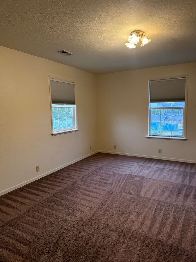 Eureka Apartment: 4665 Crane Street