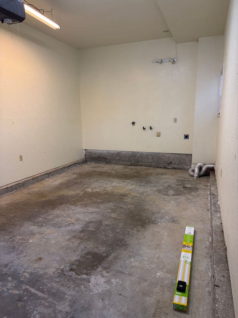 Eureka Apartment: 4665 Crane Street