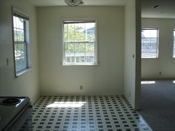 Eureka Apartment: 4665 Crane Street