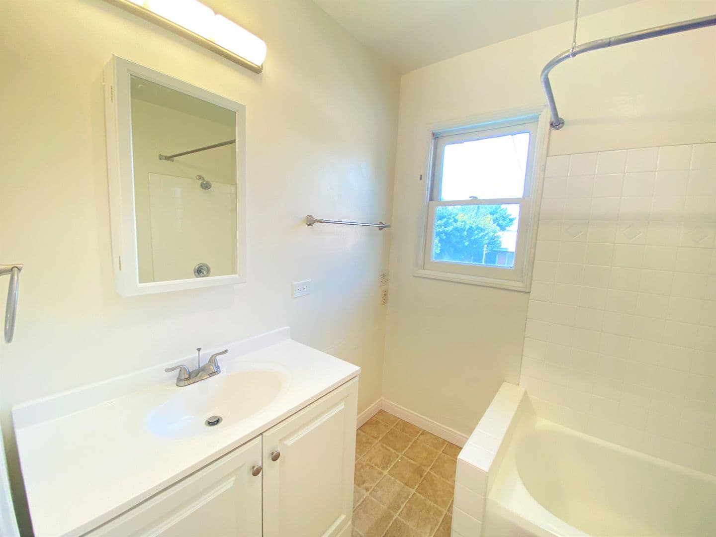 San Diego Apartment: 1082 Lincoln Avenue