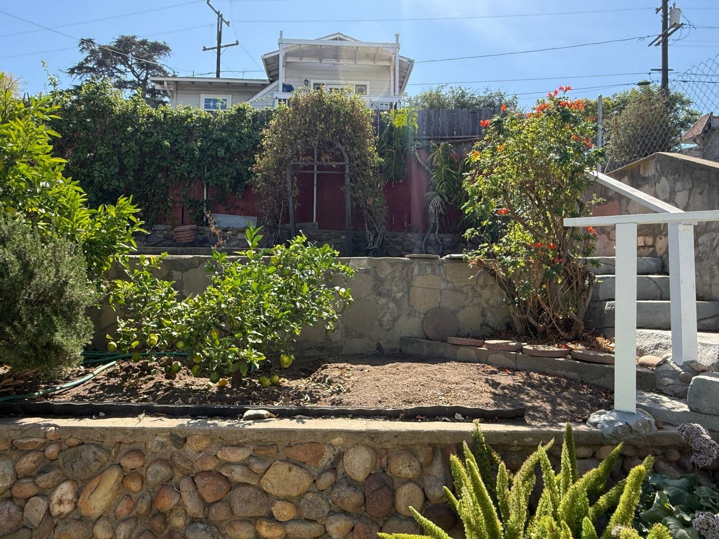 La Mesa House: 8459 Lemon Ave