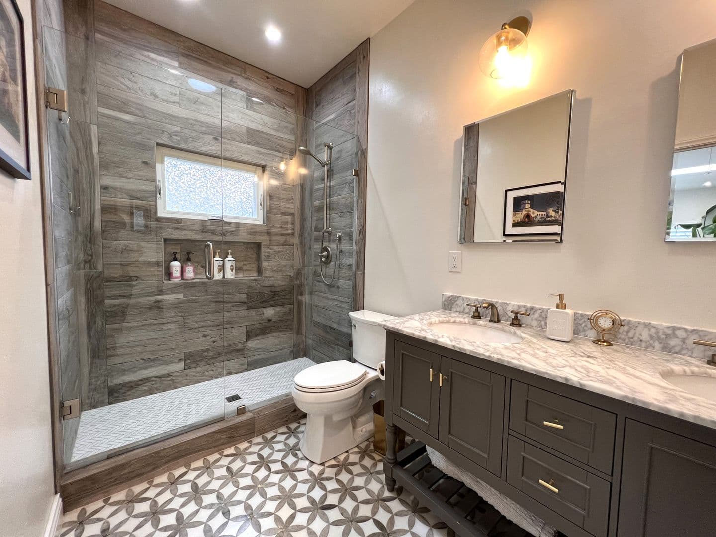 San Diego House: 4405 Santa Monica Ave