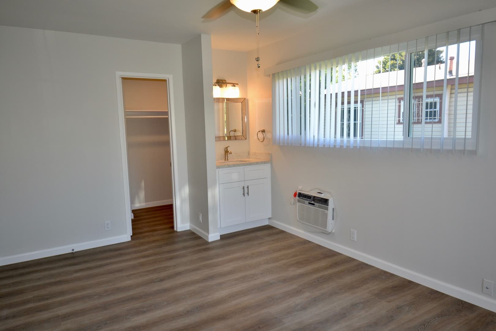San Diego Apartment: 4298 Maryland St