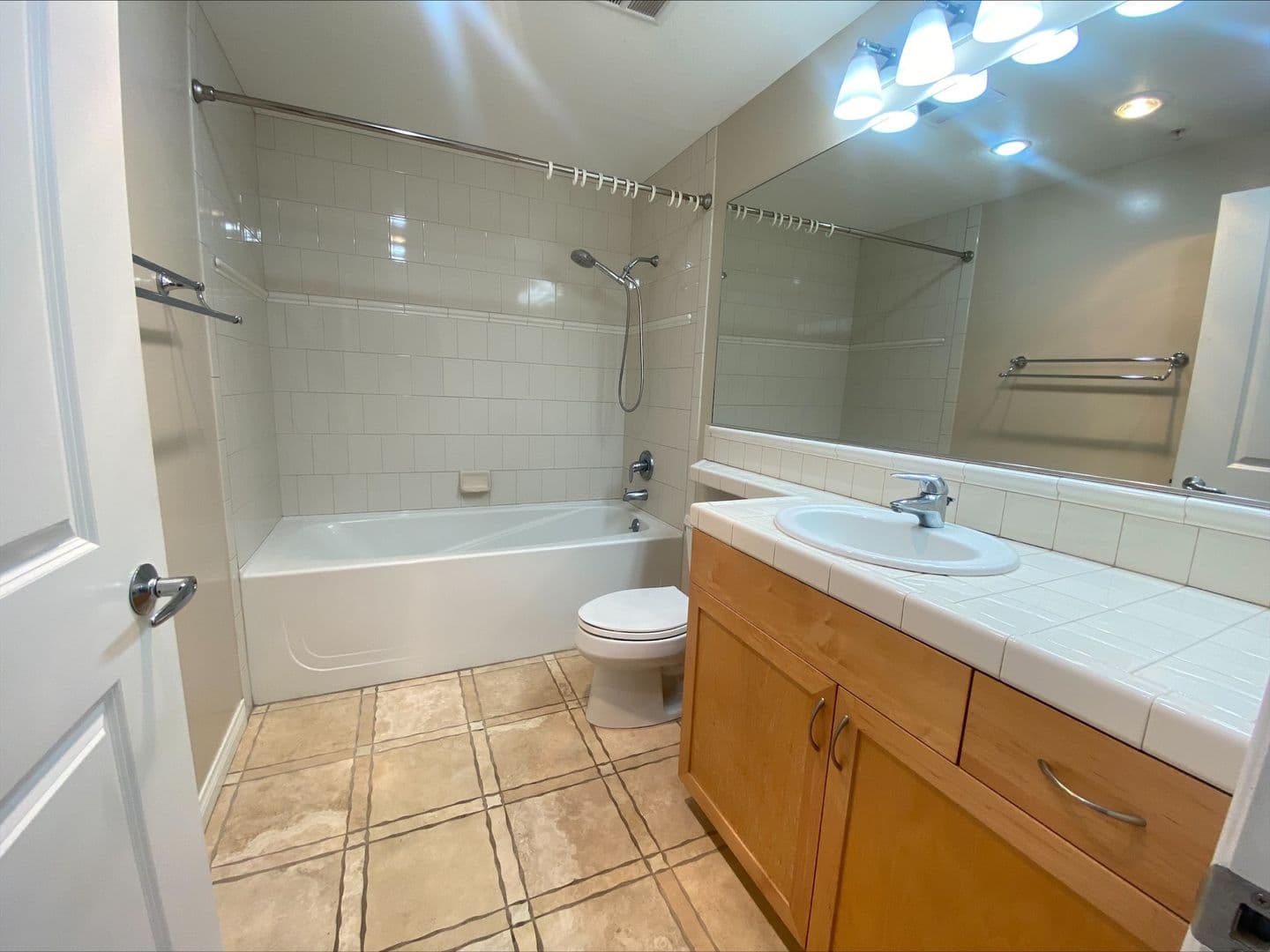 San Diego Condo: 850 Beech St
