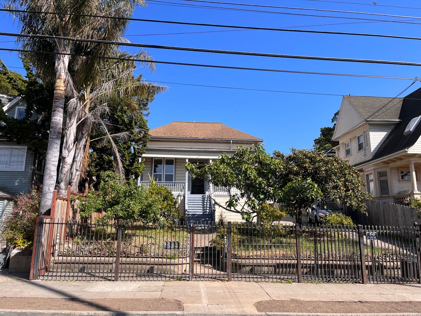Oakland House: 2436 9th Ave