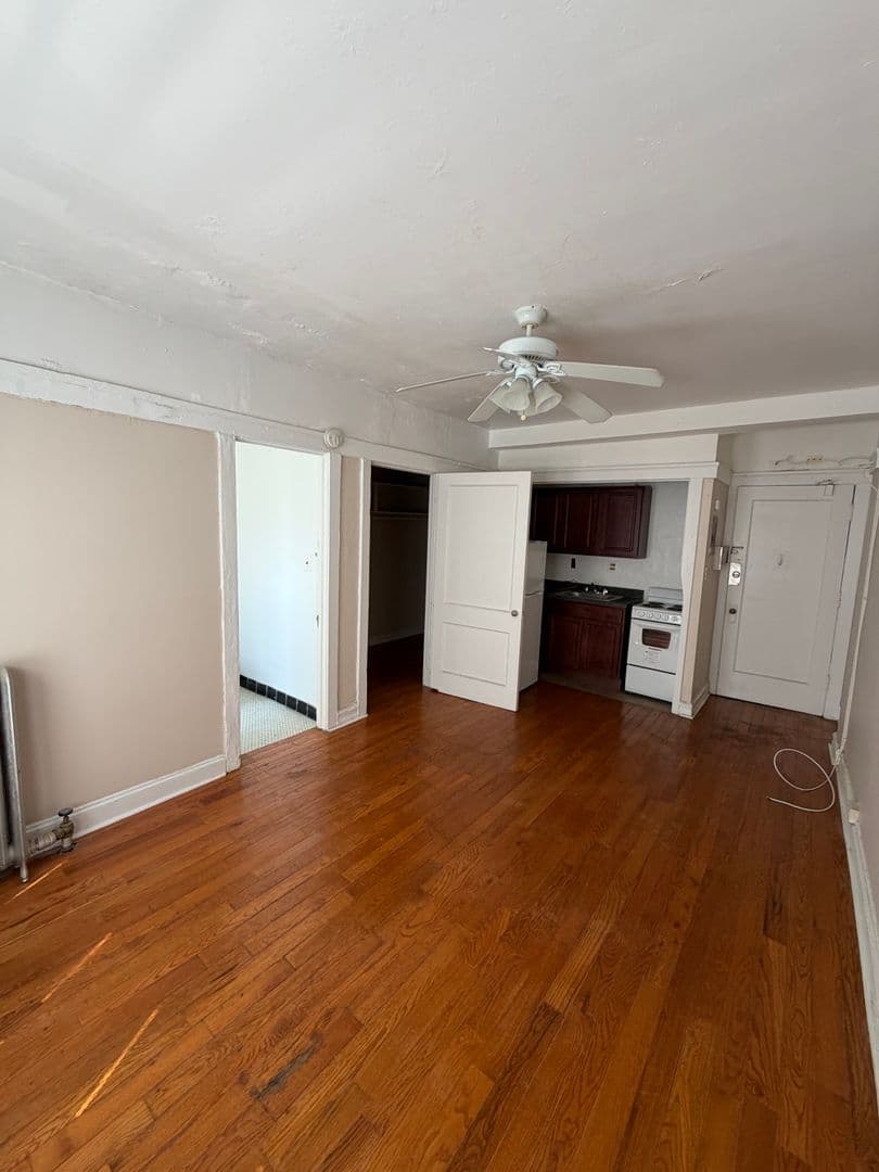 Chicago Apartment: 7455 N. Greenview