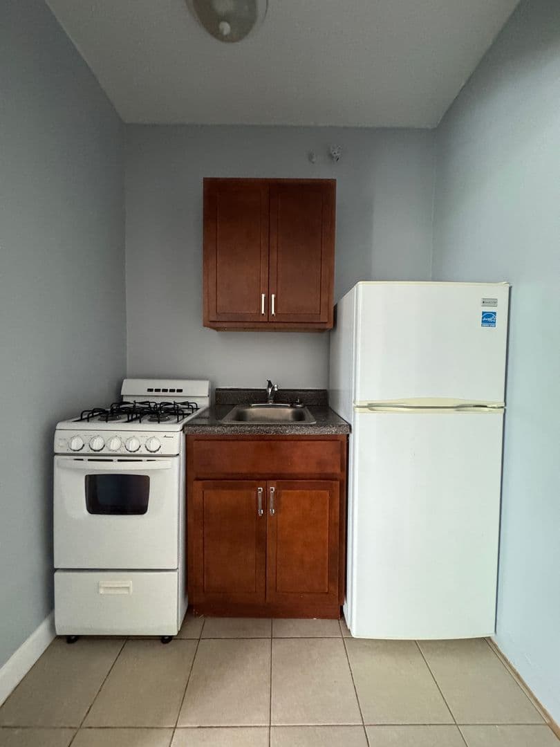 Chicago Apartment: 922 W. Eastwood