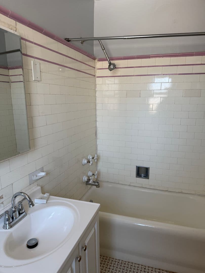 Chicago Apartment: 5417 South Harper