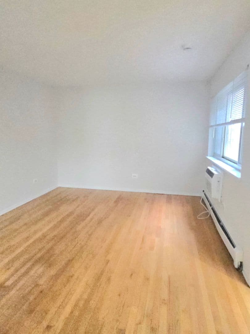 Chicago Apartment: 1055 W. Catalpa