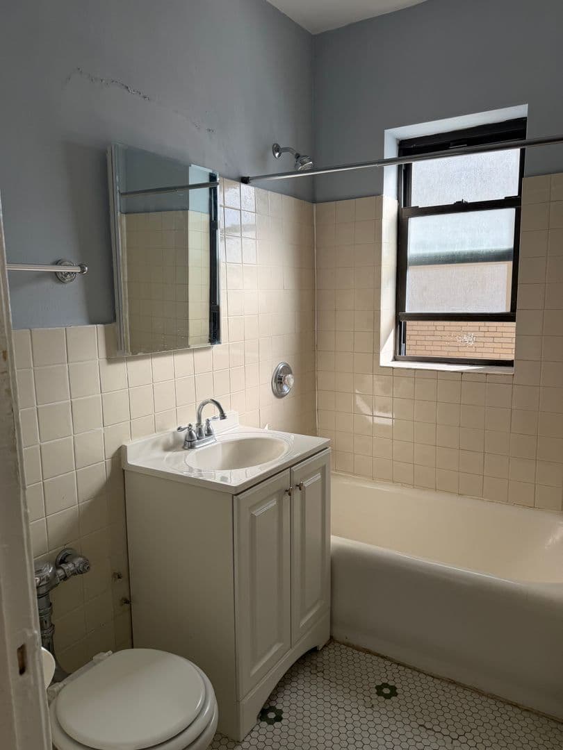 Chicago Apartment: 1623-33 W. Lunt