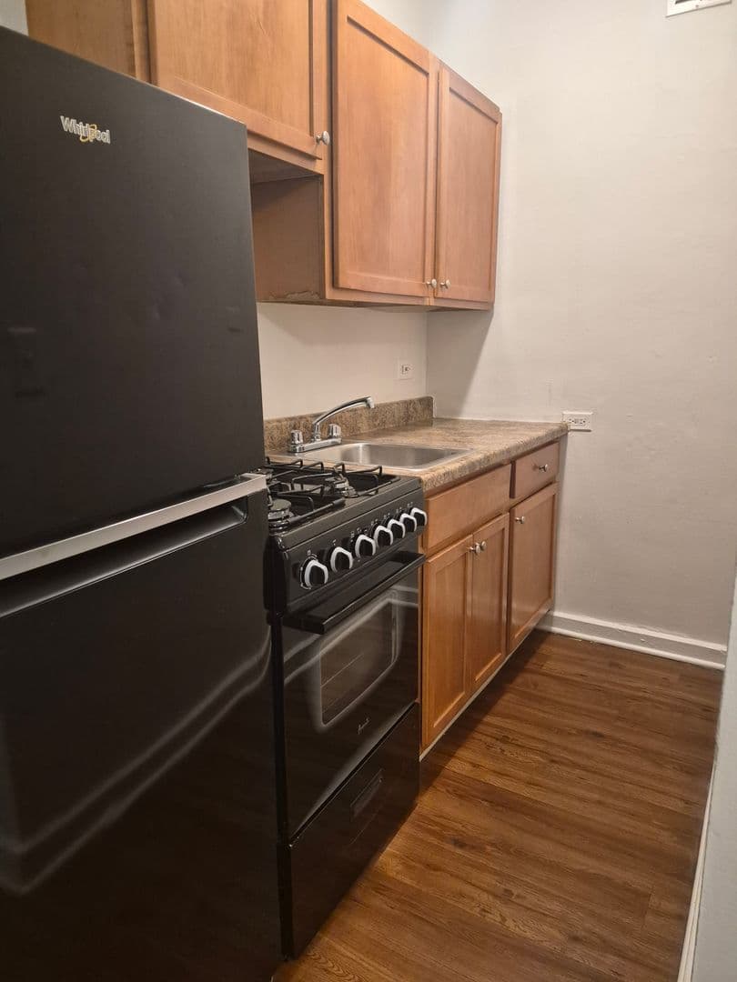 Chicago Apartment: 5210-14 South Woodlawn Avenue