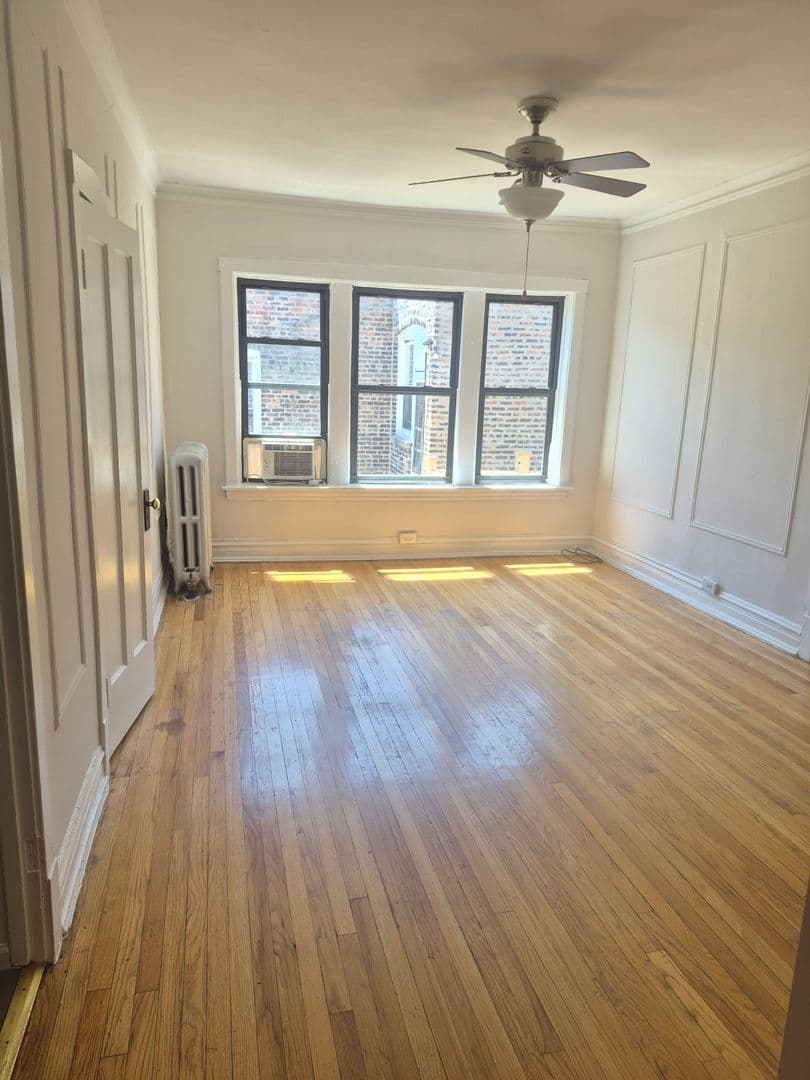 Chicago Apartment: 5417 South Harper