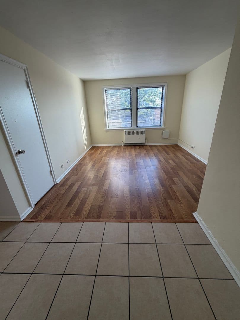 Chicago Apartment: 4717 N. Winthrop