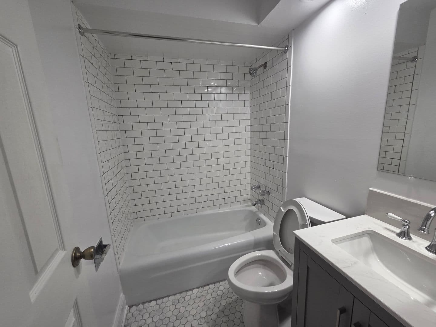 Chicago Apartment: 606 W. Cornelia