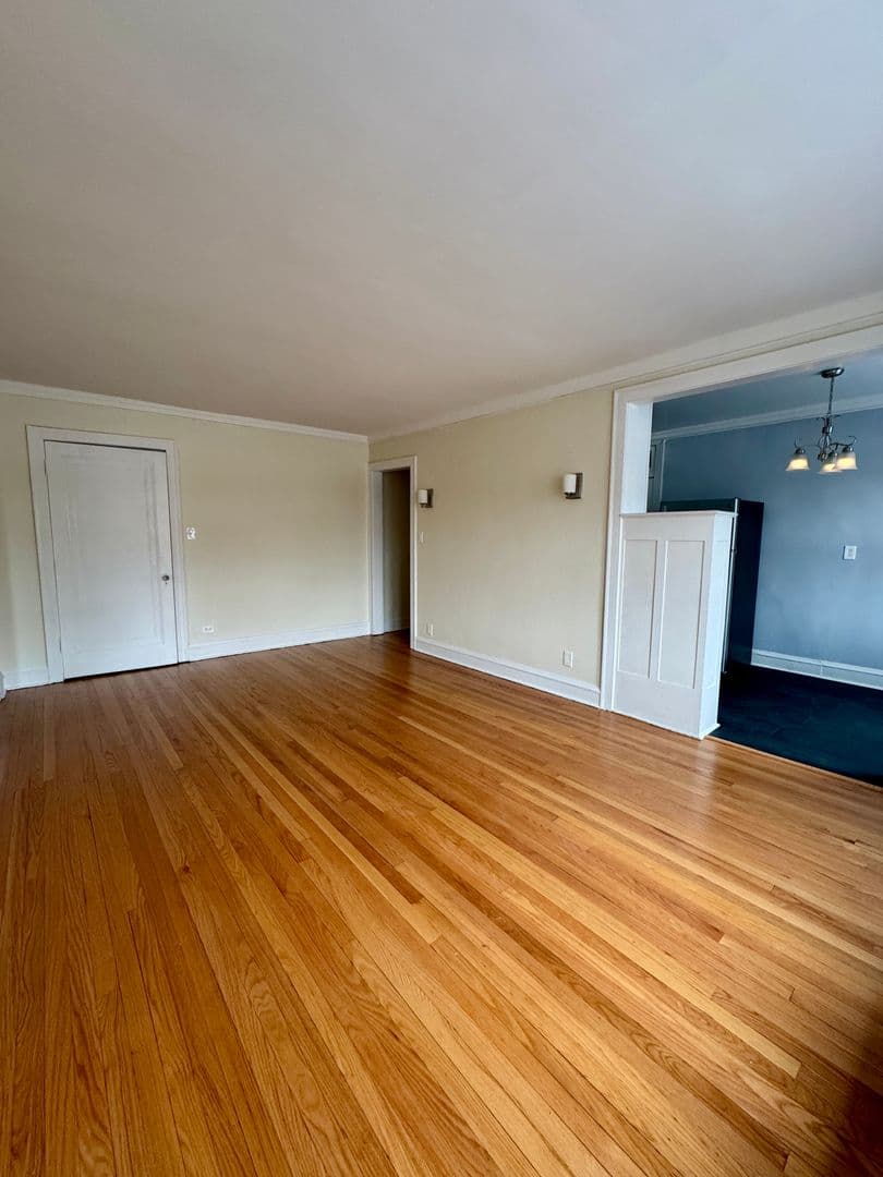 Chicago Apartment: 2402-10 W.Lunt