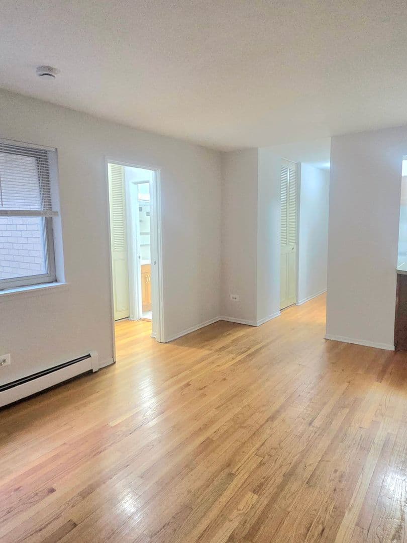 Chicago Apartment: 1055 W. Catalpa