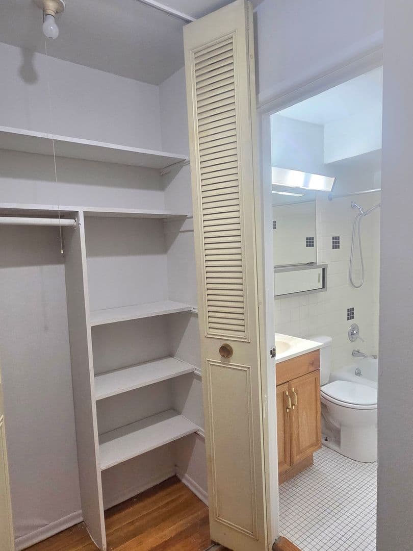 Chicago Apartment: 1055 W. Catalpa