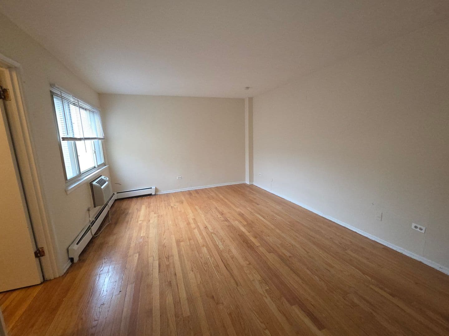 Chicago Apartment: 1055 W. Catalpa